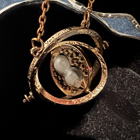 Harry Potter Time Turner necklace - Picture 2 of 4